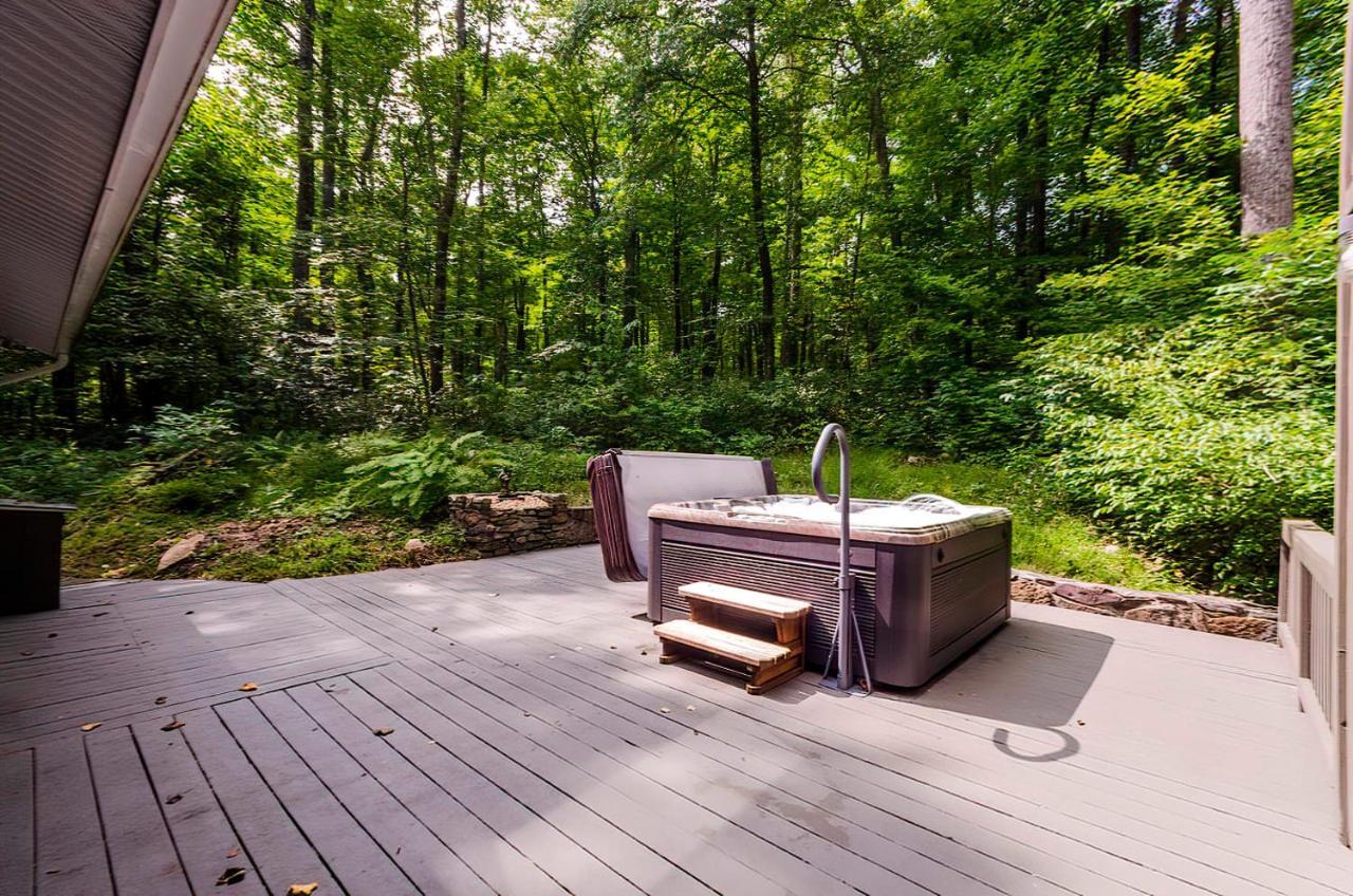 Secluded Oasis W Hot Tub, Screened-In Porch, Wifi! Berkeley Springs Exterior photo